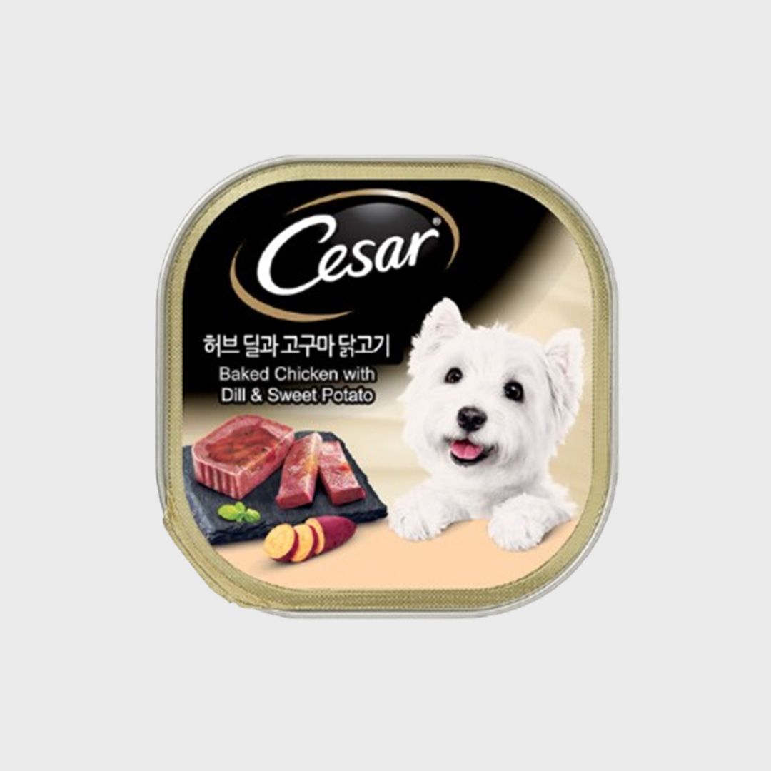 시저 독 허브 딜과 고구마 닭고기 제품