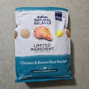 [창고대방출] 내추럴발란스 독 LI 닭&현미 레시피 라지브리드 2.4kg 베스트 후기 이미지